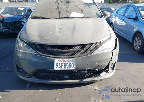 2020 Chrysler Pacifica Hybrid Red S Edition z USA, uszkodzony, nr VIN 2C4RC1N74LR261412